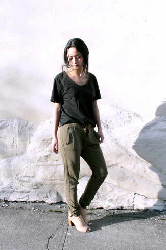 С чем носить спортивные штаны женщине