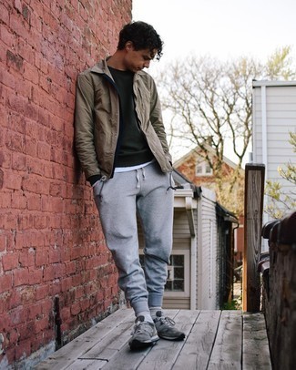 С чем носить спортивные штаны мужчине