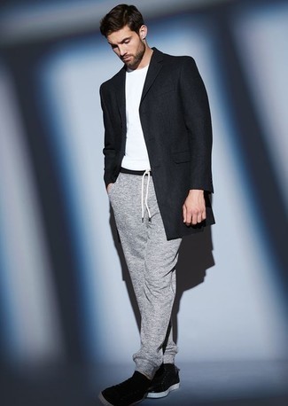 Как носить спортивные штаны с длинным пальто