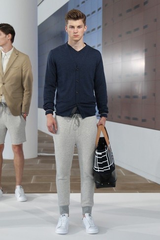 Как носить спортивные штаны с плимсоллами мужчине