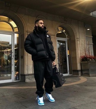 Как носить спортивные штаны с курткой-пуховиком мужчине