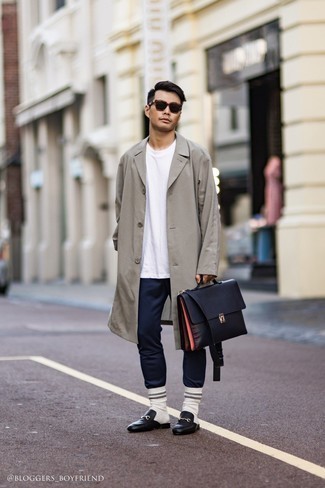 Как носить спортивные штаны с дождевиком мужчине