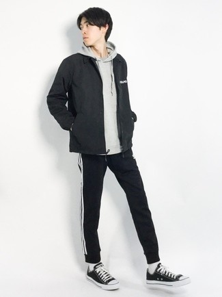 Как носить спортивные штаны с курткой-рубашкой мужчине