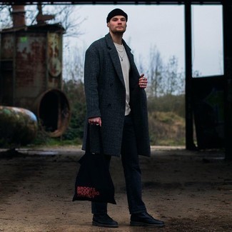 Как носить свитшот с повседневными ботинками мужчине