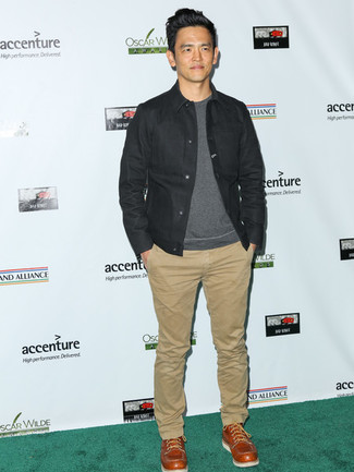 Как носить свитшот с джинсовой курткой мужчине