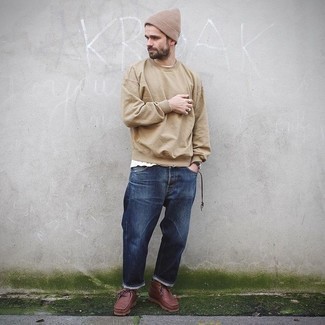 Как носить свитшот с джинсами мужчине