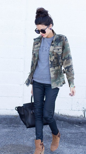 Как носить свитшот с курткой в стиле милитари