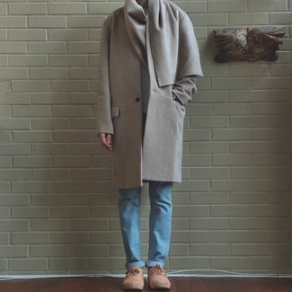 Как носить свитшот с длинным пальто