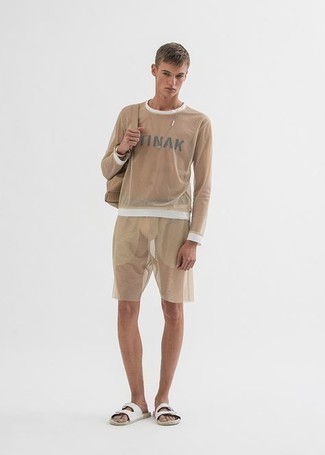 Как носить свитшот с сандалиями мужчине