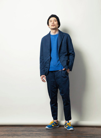 Как носить свитшот с костюмом