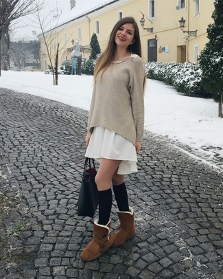 Как носить свободное платье с угги