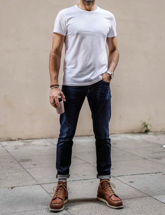 С чем носить футболку мужчине