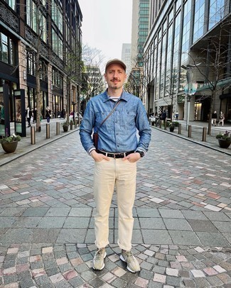 Какие джинсы носить с светло-коричневыми кроссовками мужчине