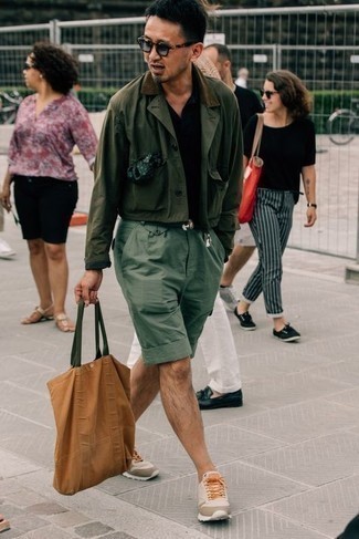 Какие шорты носить с светло-коричневыми кроссовками мужчине