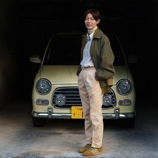 Какие водолазки носить с светло-коричневыми кроссовками мужчине