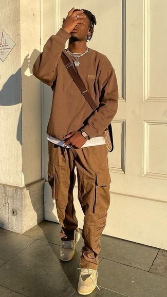 С чем носить светло-коричневую сумку мужчине