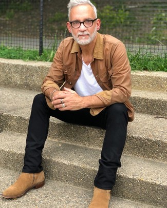 С чем носить светло-коричневую куртку с воротником и на пуговицах