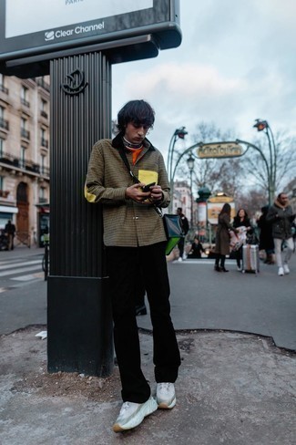 С чем носить светло-коричневую куртку с воротником и на пуговицах