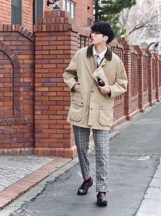 С чем носить светло-коричневую куртку с воротником и на пуговицах