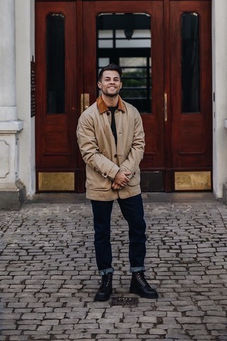 С чем носить светло-коричневую куртку с воротником и на пуговицах