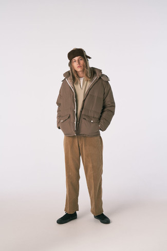 С чем носить светло-коричневую шапку мужчине