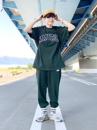 С чем носить светло-коричневую шапку мужчине