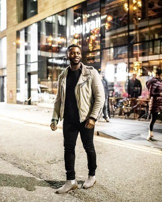 Какие джинсы носить с светло-коричневой косухой мужчине