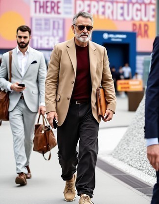 Как носить светло-коричневый пиджак с темно-коричневыми брюками чинос