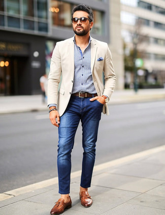 Какие джинсы носить с светло-коричневым пиджаком мужчине