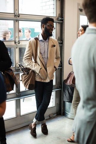 Какие джинсы носить с светло-коричневым пиджаком мужчине