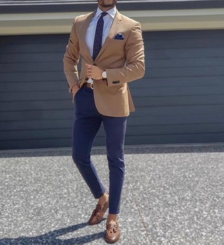 Какие лоферы носить с светло-коричневым пиджаком мужчине