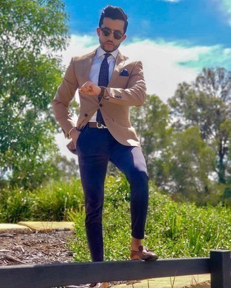 Какие лоферы носить с светло-коричневым пиджаком мужчине