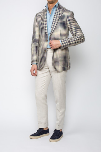 Какие низкие кеды носить с светло-коричневым пиджаком мужчине