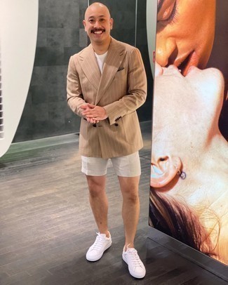 Какие шорты носить с светло-коричневым пиджаком мужчине