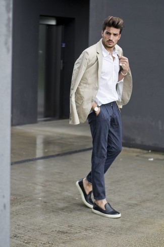 Какие слипоны носить с светло-коричневым пиджаком мужчине