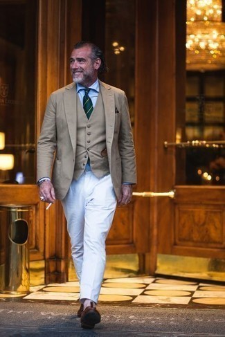 Как носить светло-коричневый пиджак с светло-коричневым жилетом