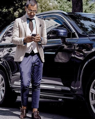 Какие жилеты носить с светло-коричневым пиджаком