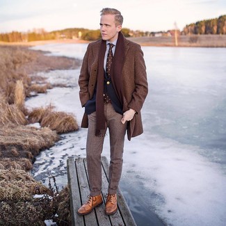 Какие длинные пальто носить с светло-коричневыми ботинками броги