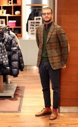 Какие трикотажные жилеты носить с светло-коричневыми брогами