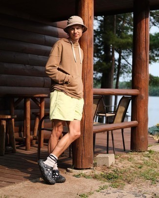 С чем носить светло-коричневую панаму мужчине