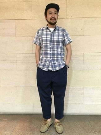 С чем носить светло-коричневые топсайдеры из плотной ткани