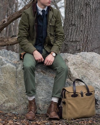 С чем носить светло-коричневый портфель из плотной ткани