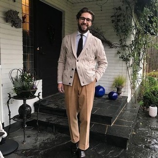 Какие лоферы носить с светло-коричневым кардиганом мужчине