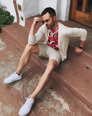 Какие низкие кеды носить с светло-коричневым кардиганом мужчине