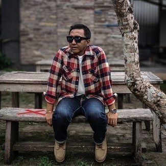 С чем носить светло-коричневые повседневные ботинки мужчине