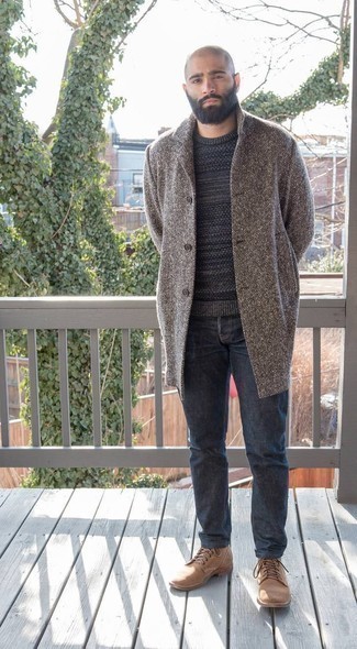 Какие длинные пальто носить с светло-коричневыми повседневными ботинками