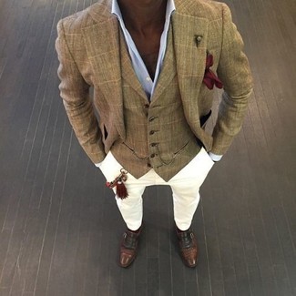 Как носить светло-коричневый пиджак в клетку с коричневыми кожаными монками
