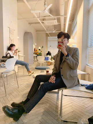 С чем носить светло-коричневый пиджак в клетку мужчине