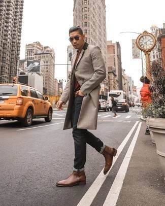 С чем носить светло-коричневое пальто в клетку мужчине