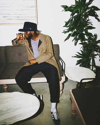 С чем носить светло-коричневое пальто в клетку мужчине